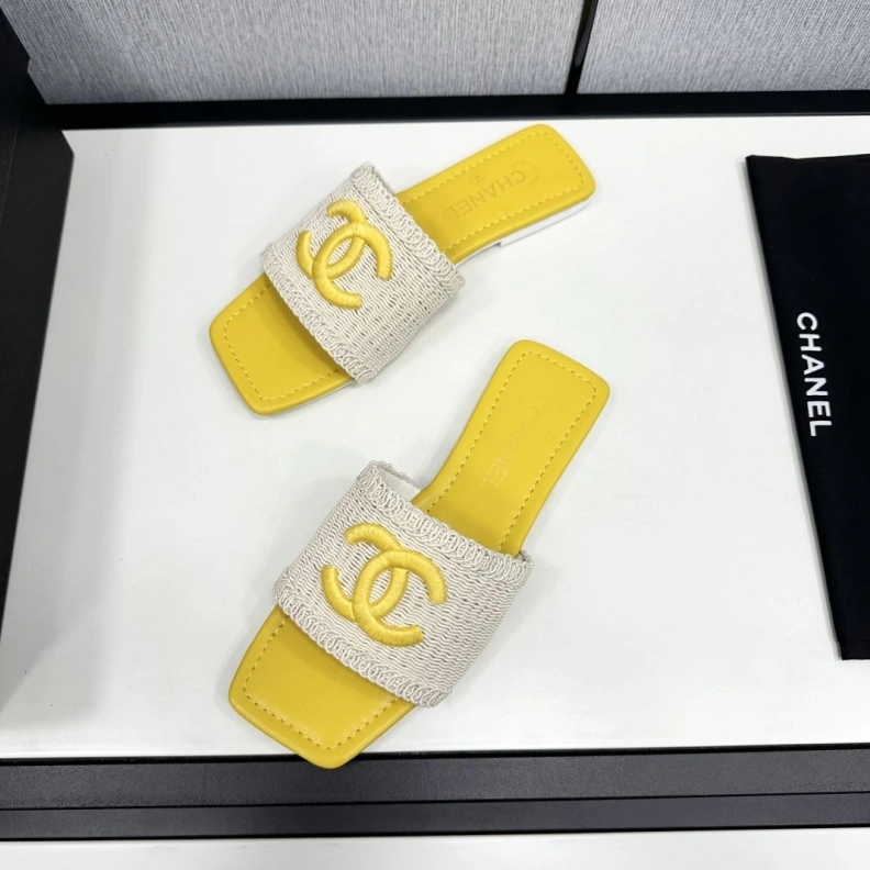 Breathable Chxnxl Slippers 120098