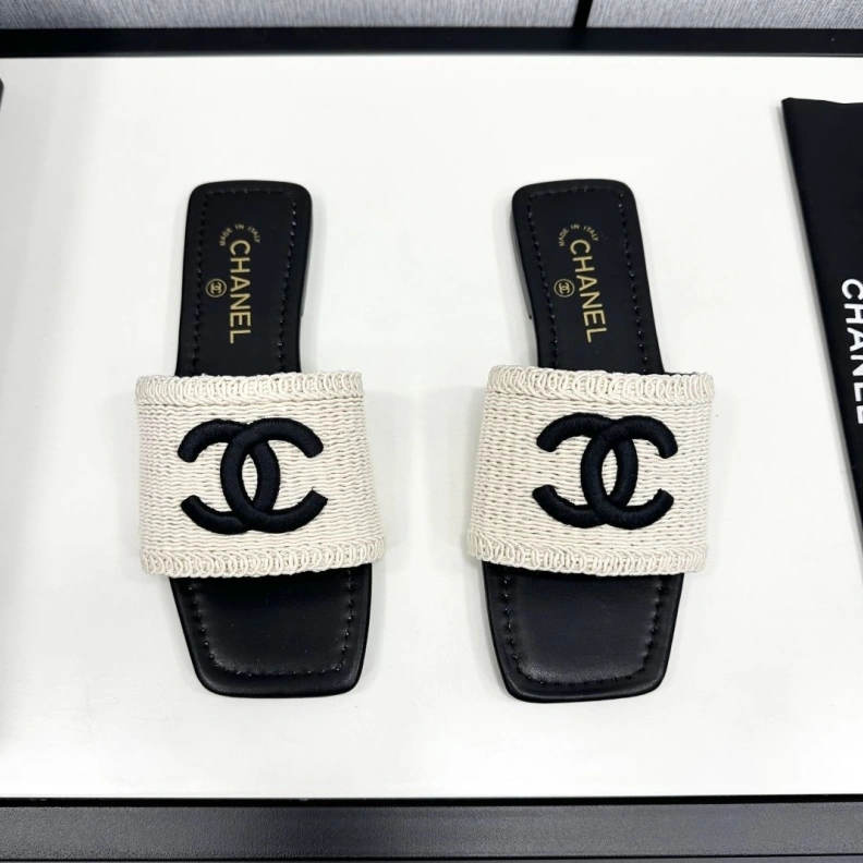 Breathable Chxnxl Slippers 120093