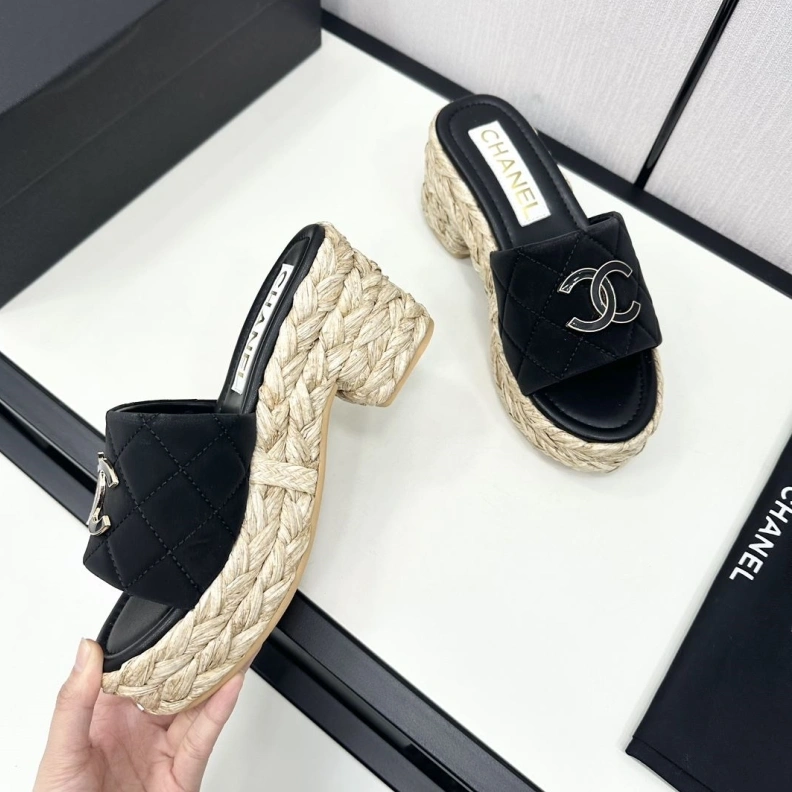 Fashionable Chxnxl Slippers 120087