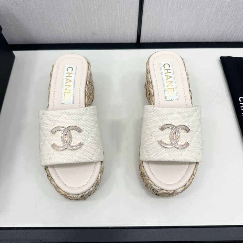 Durable Chxnxl Slippers 120083