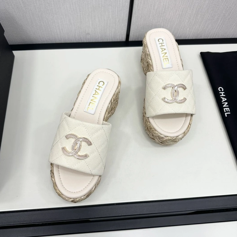 Durable Chxnxl Slippers 120083