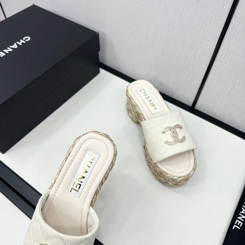 Durable Chxnxl Slippers 120083
