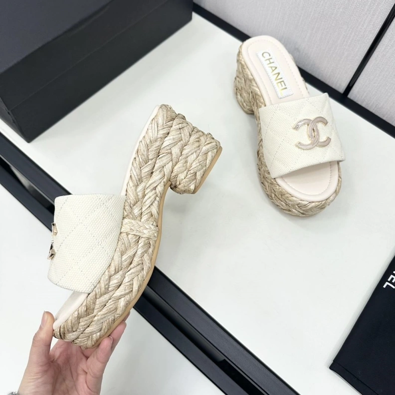 Durable Chxnxl Slippers 120083