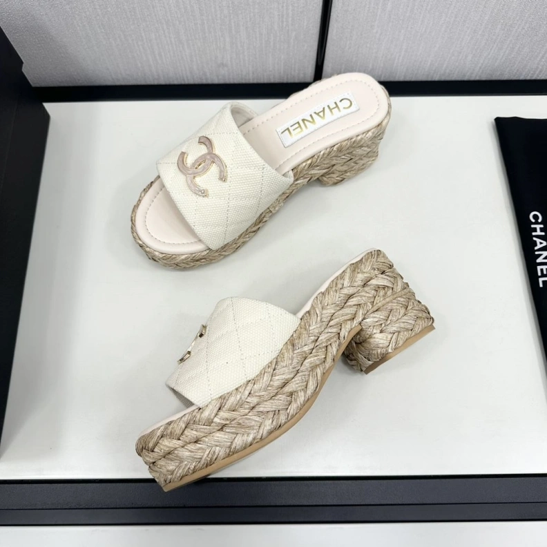 Durable Chxnxl Slippers 120083