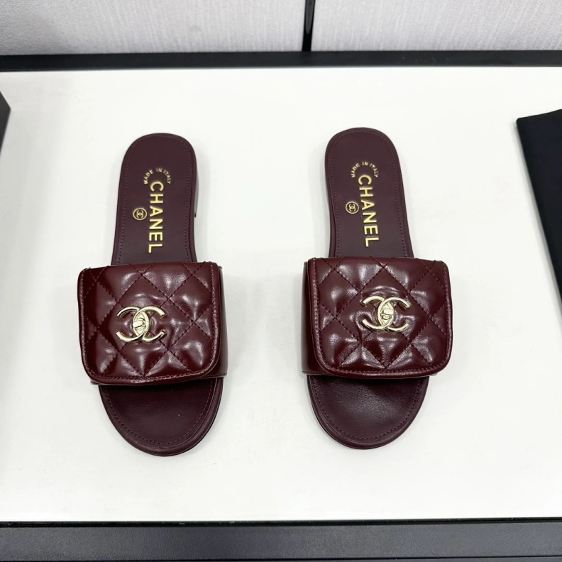 Durable Chxnxl Slippers 120079