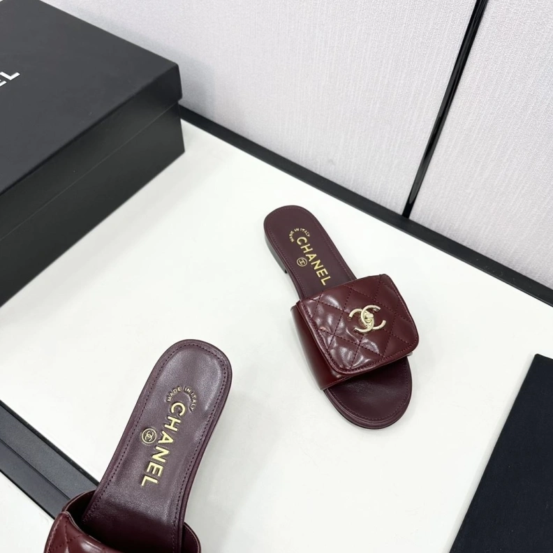 Durable Chxnxl Slippers 120079
