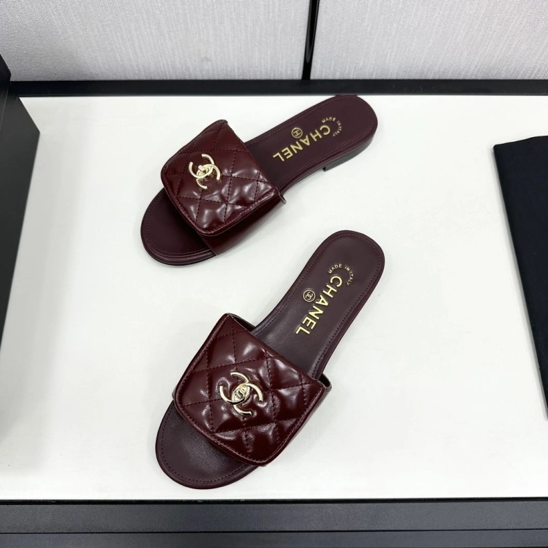 Durable Chxnxl Slippers 120079
