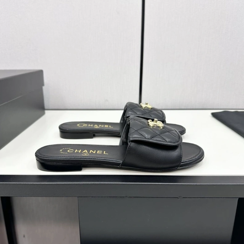 EasyMatch Chxnxl Slippers 120078