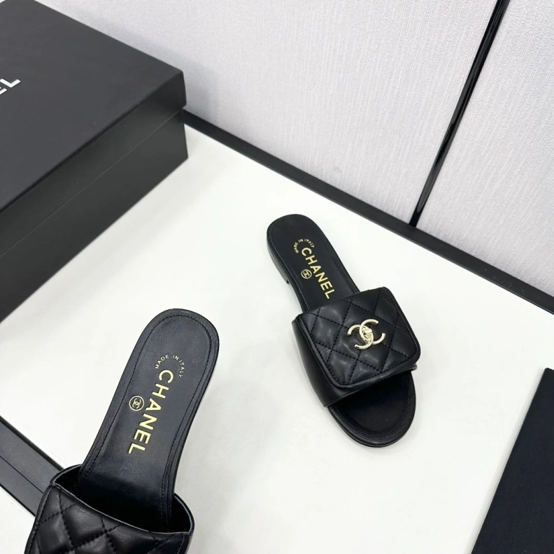 EasyMatch Chxnxl Slippers 120078
