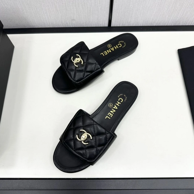 EasyMatch Chxnxl Slippers 120078