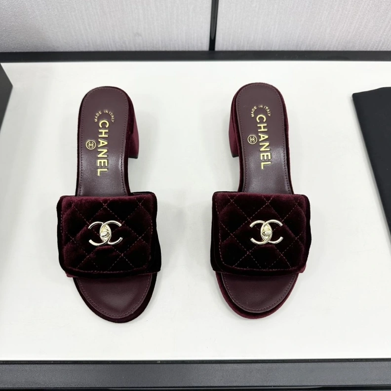 HighQuality Chxnxl Slippers 120062