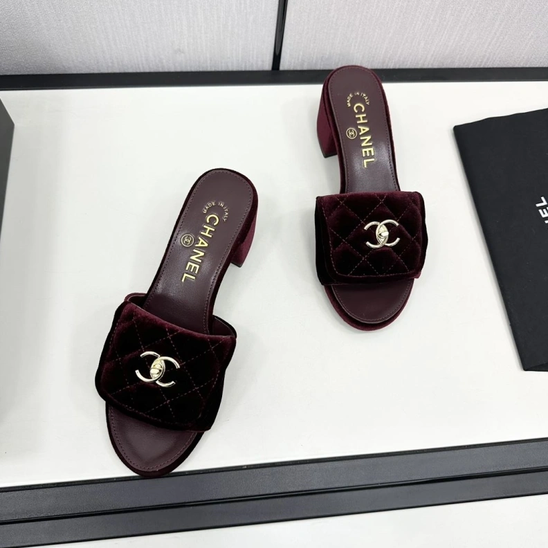 HighQuality Chxnxl Slippers 120062
