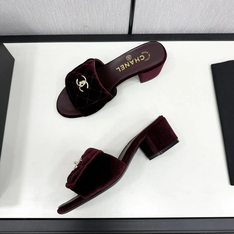 HighQuality Chxnxl Slippers 120062