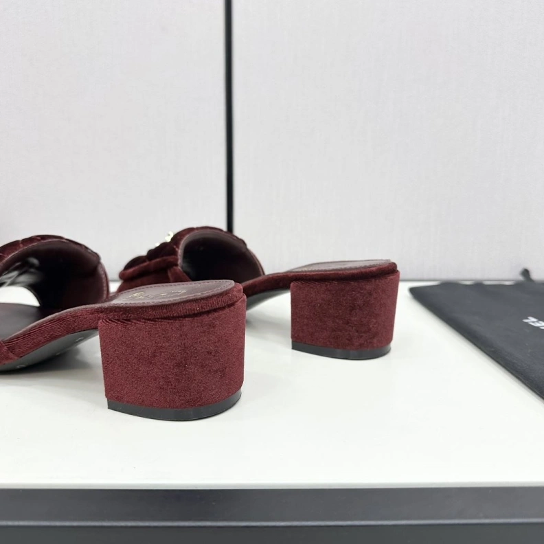 HighQuality Chxnxl Slippers 120062