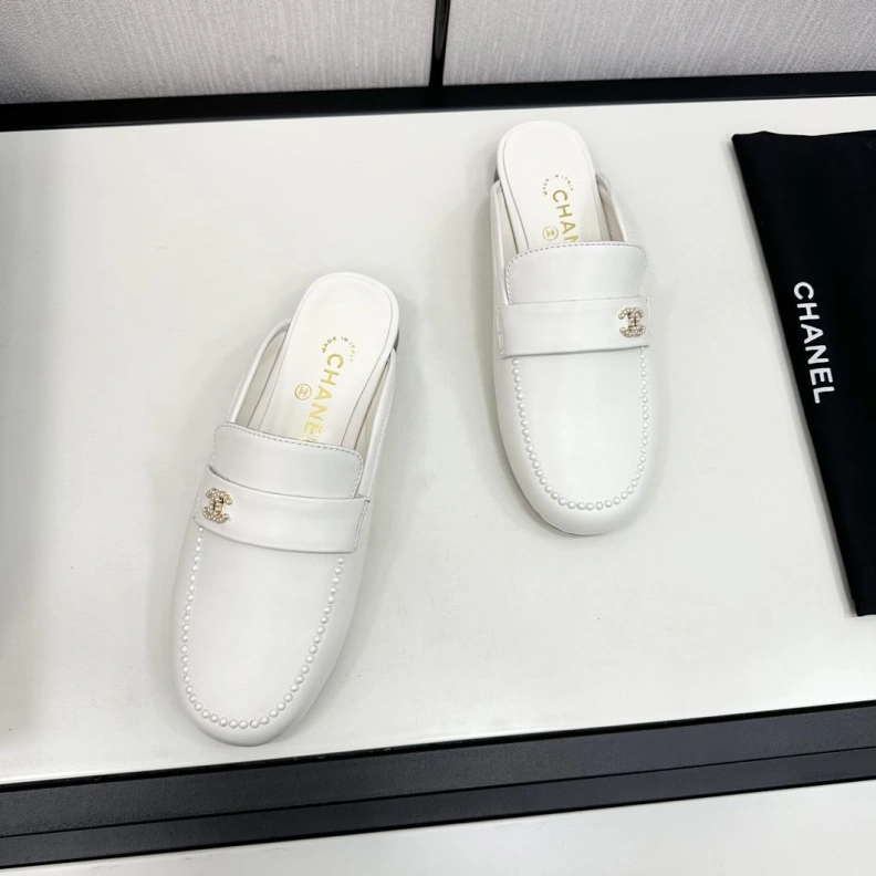 Compact Chxnxl Slippers 120063