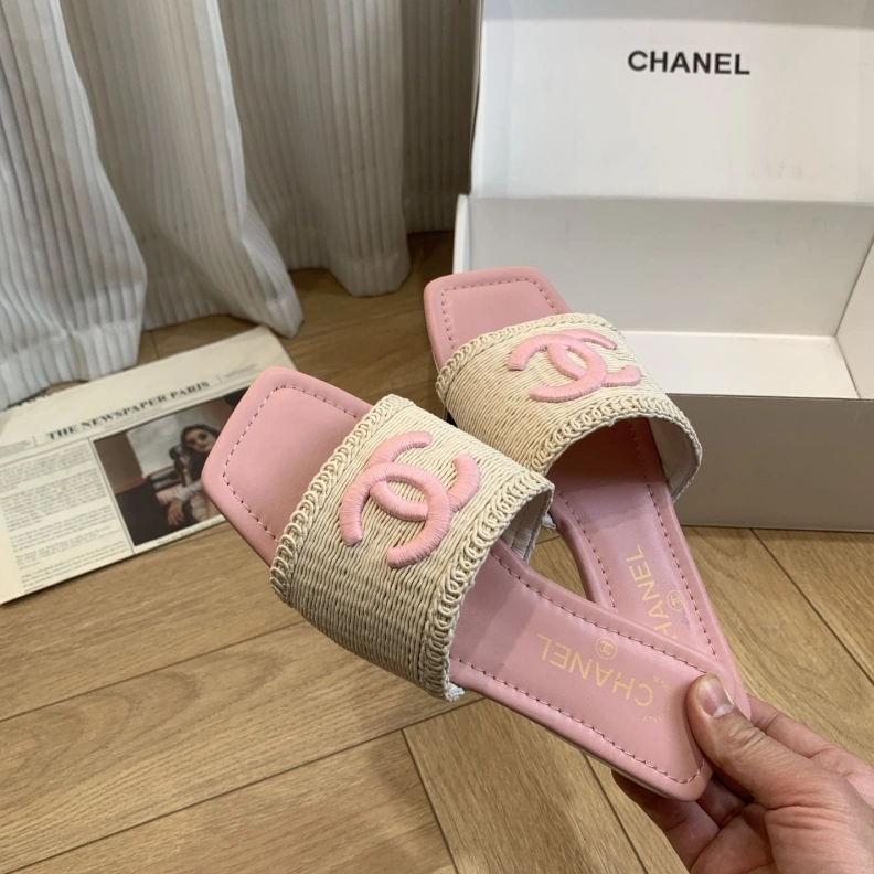 Versatile Chxnxl Slippers 120070