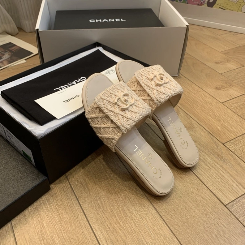 Fashionable Chxnxl Slippers 120053