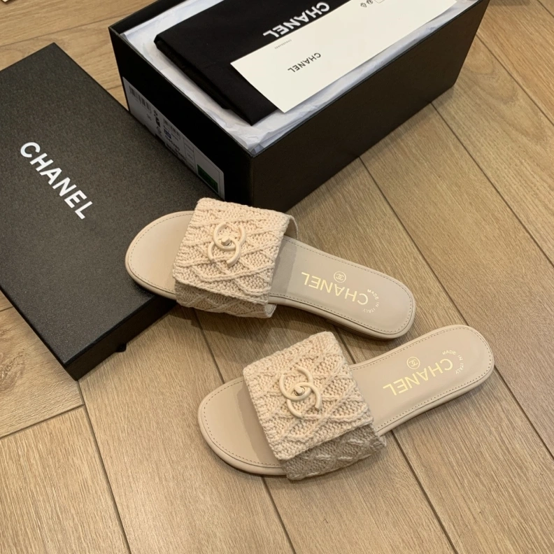 Fashionable Chxnxl Slippers 120053