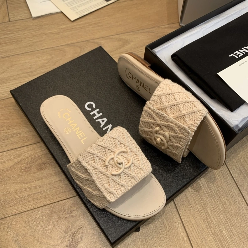 Fashionable Chxnxl Slippers 120053