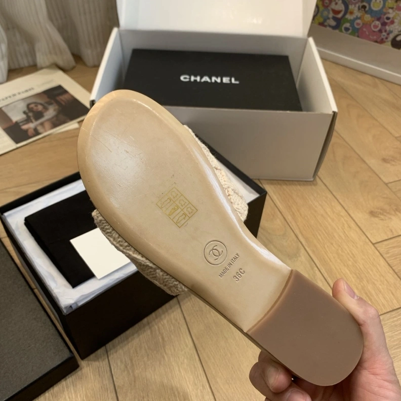 Fashionable Chxnxl Slippers 120053