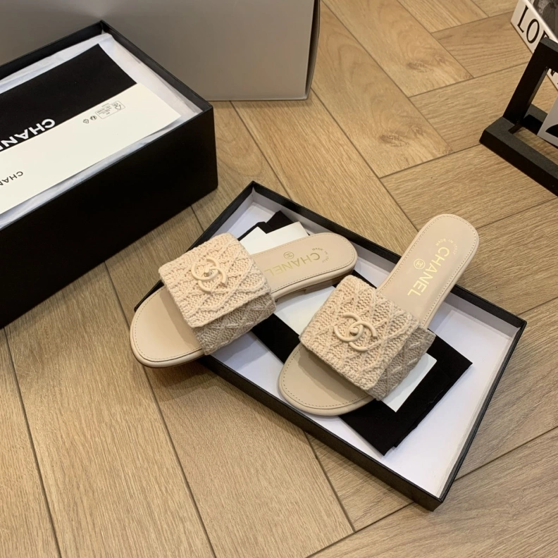 Fashionable Chxnxl Slippers 120053