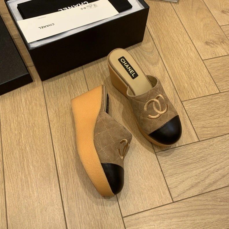 Trendy Chxnxl Slippers 120056
