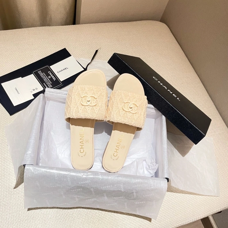 Timeless Chxnxl Slippers 120051