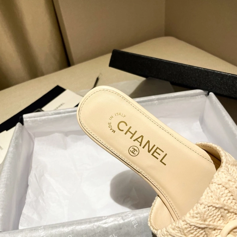 Timeless Chxnxl Slippers 120051