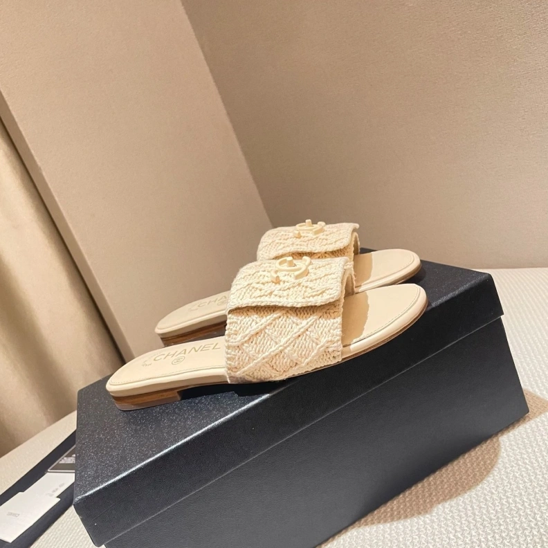 Timeless Chxnxl Slippers 120051