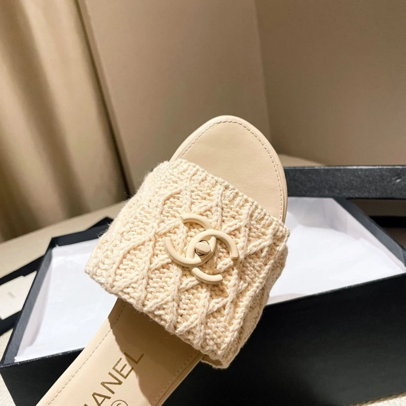 Timeless Chxnxl Slippers 120051