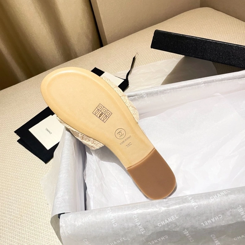 Timeless Chxnxl Slippers 120051