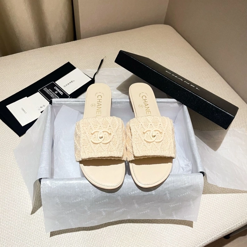 Timeless Chxnxl Slippers 120051