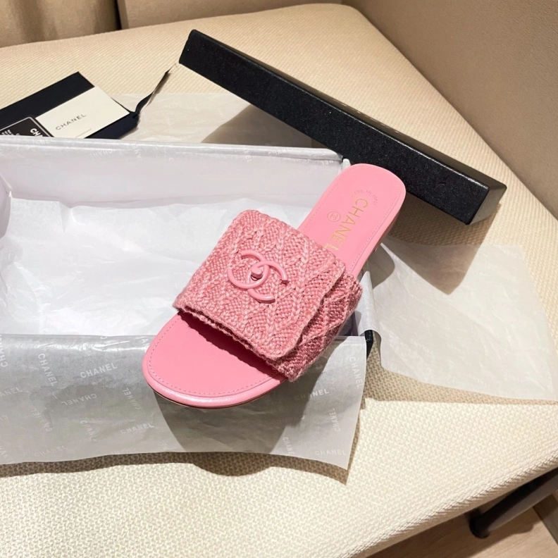 EasyMatch Chxnxl Slippers 120050