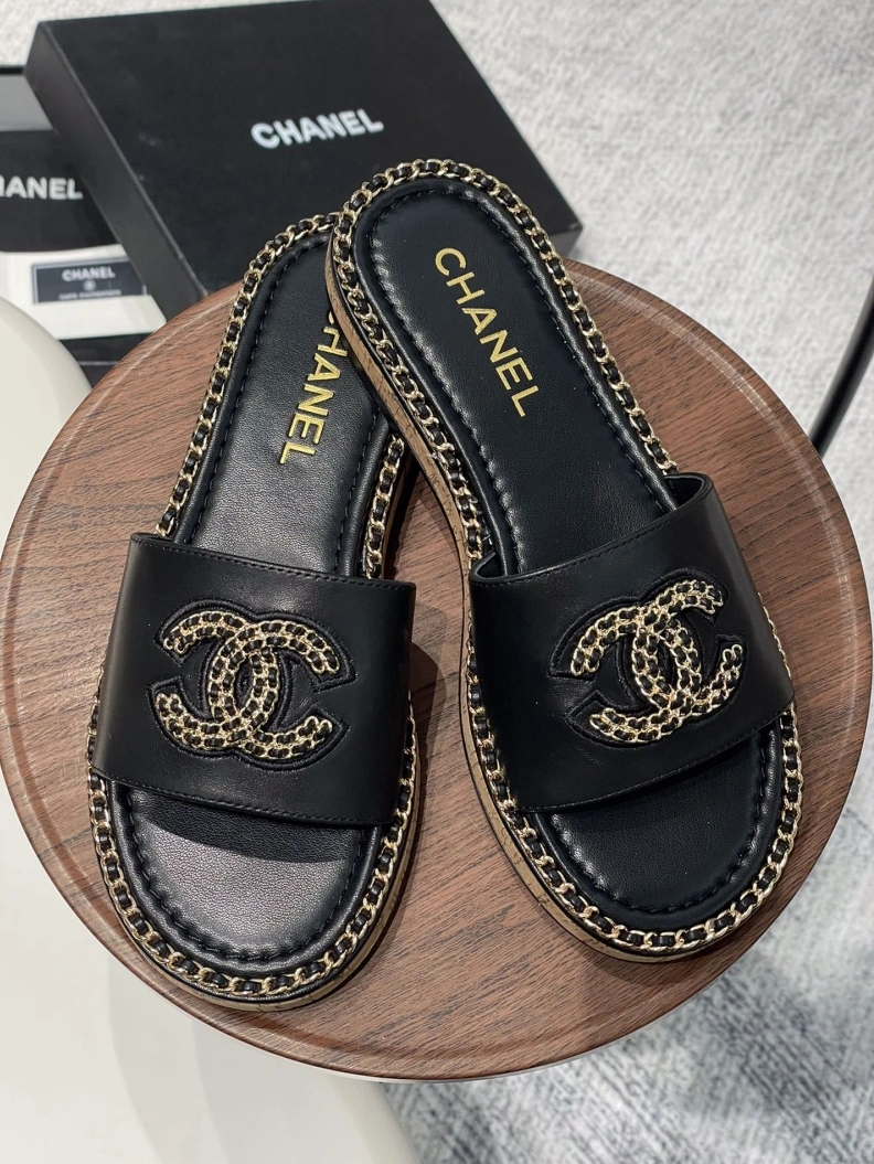 Comfortable Chxnxl Slippers 120041