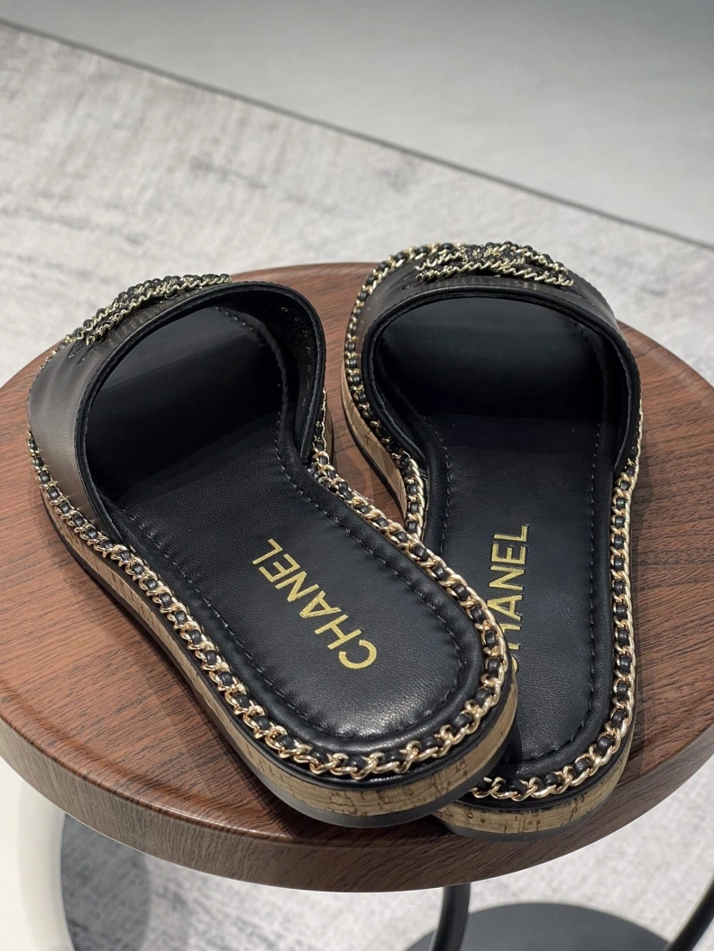 Comfortable Chxnxl Slippers 120041
