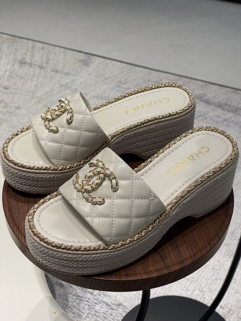 Breathable Chxnxl Slippers 120045