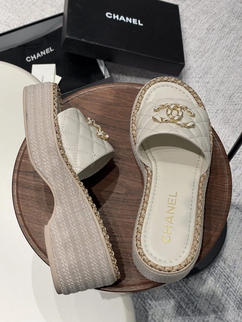 Breathable Chxnxl Slippers 120045