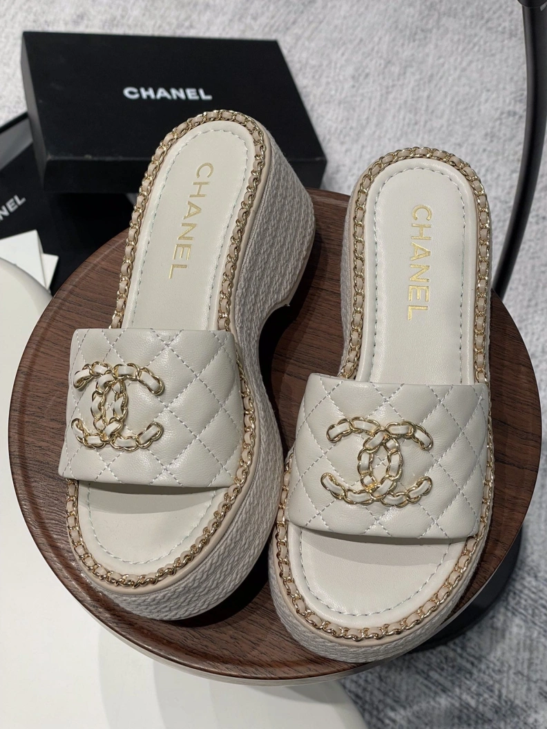 Breathable Chxnxl Slippers 120045