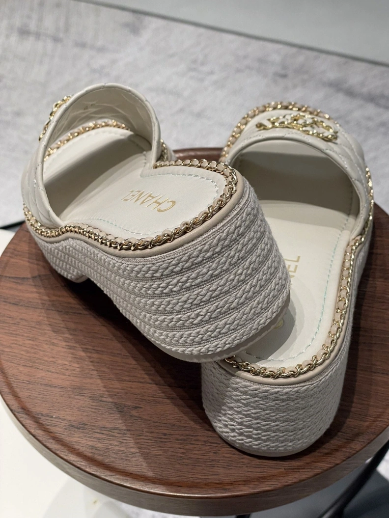 Breathable Chxnxl Slippers 120045