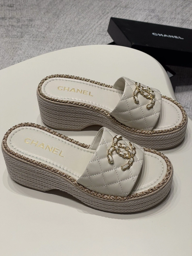 Breathable Chxnxl Slippers 120045