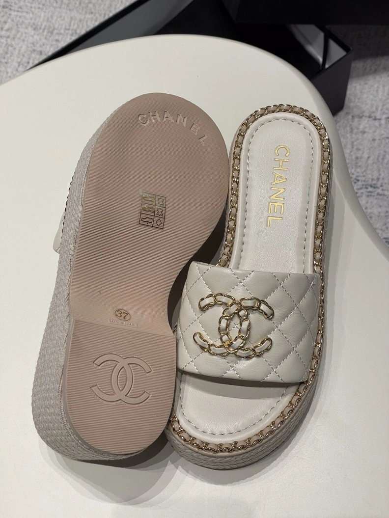 Breathable Chxnxl Slippers 120045