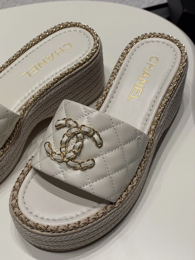 Breathable Chxnxl Slippers 120045