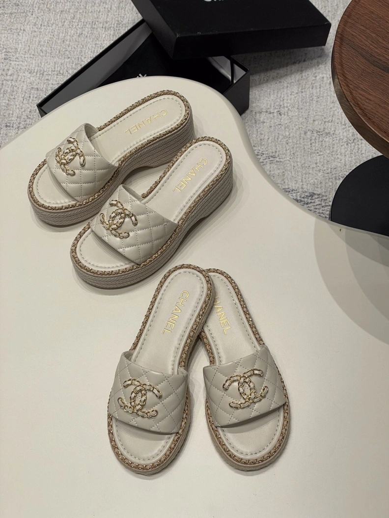 Breathable Chxnxl Slippers 120045