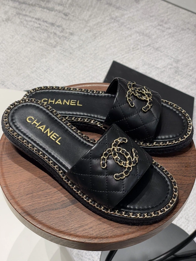 Minimalist Chxnxl Slippers 120039