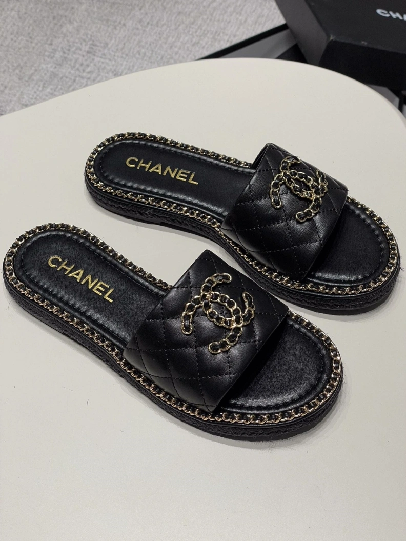 Minimalist Chxnxl Slippers 120039