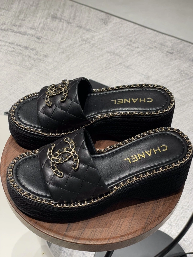 Flexible Chxnxl Slippers 120040
