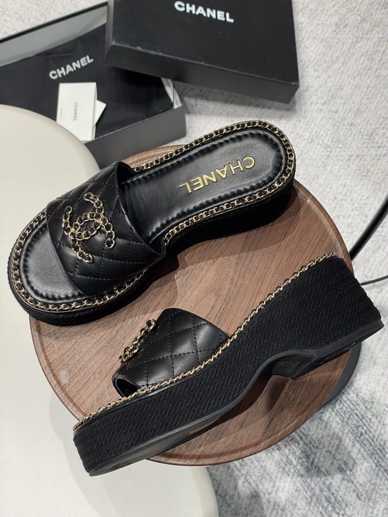 Flexible Chxnxl Slippers 120040