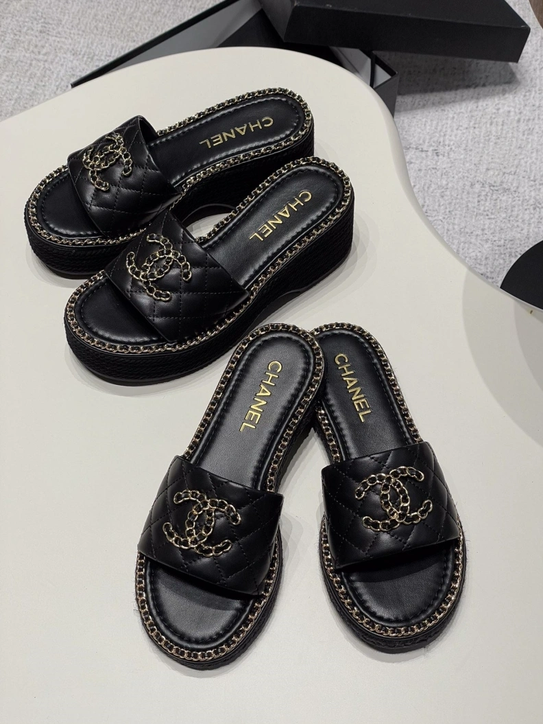 Flexible Chxnxl Slippers 120040