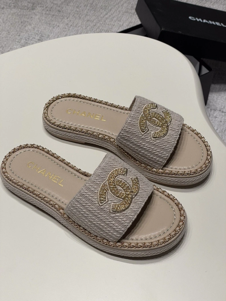 Refined Chxnxl Slippers 120037