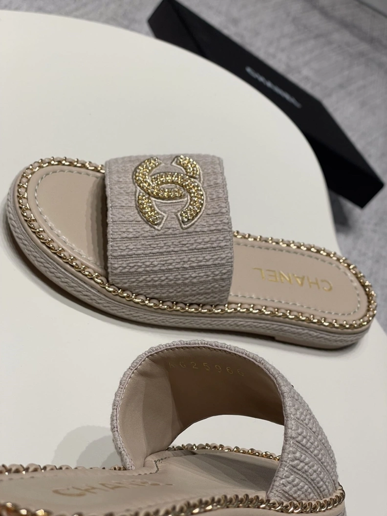 Refined Chxnxl Slippers 120037